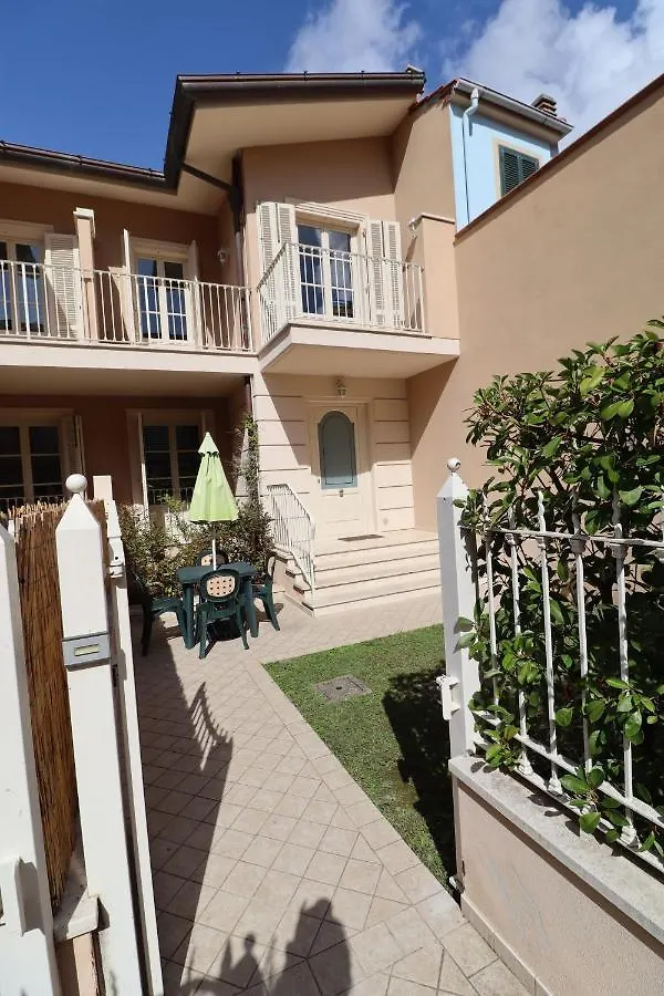 I Velieri Villa Viareggio 0*,